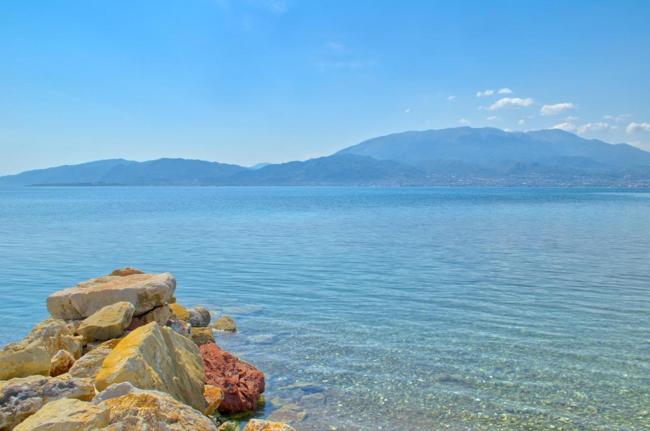 Epipleon Luxury Suites -105- Δωμάτιο 35Τμ Με Βεράντα 35Τμ Μπροστά Στη Θάλασσα Нафпактос Экстерьер фото