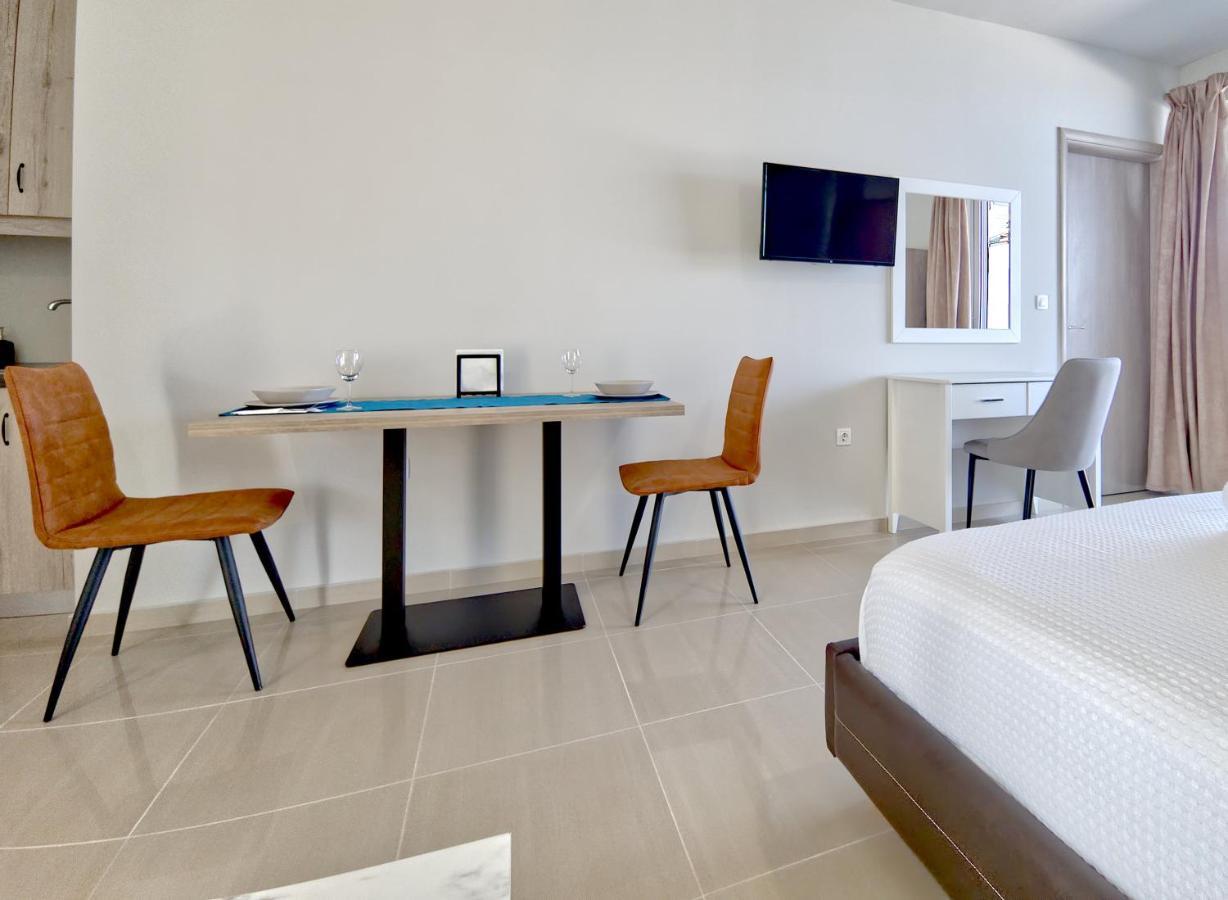 Epipleon Luxury Suites -105- Δωμάτιο 35Τμ Με Βεράντα 35Τμ Μπροστά Στη Θάλασσα Нафпактос Экстерьер фото